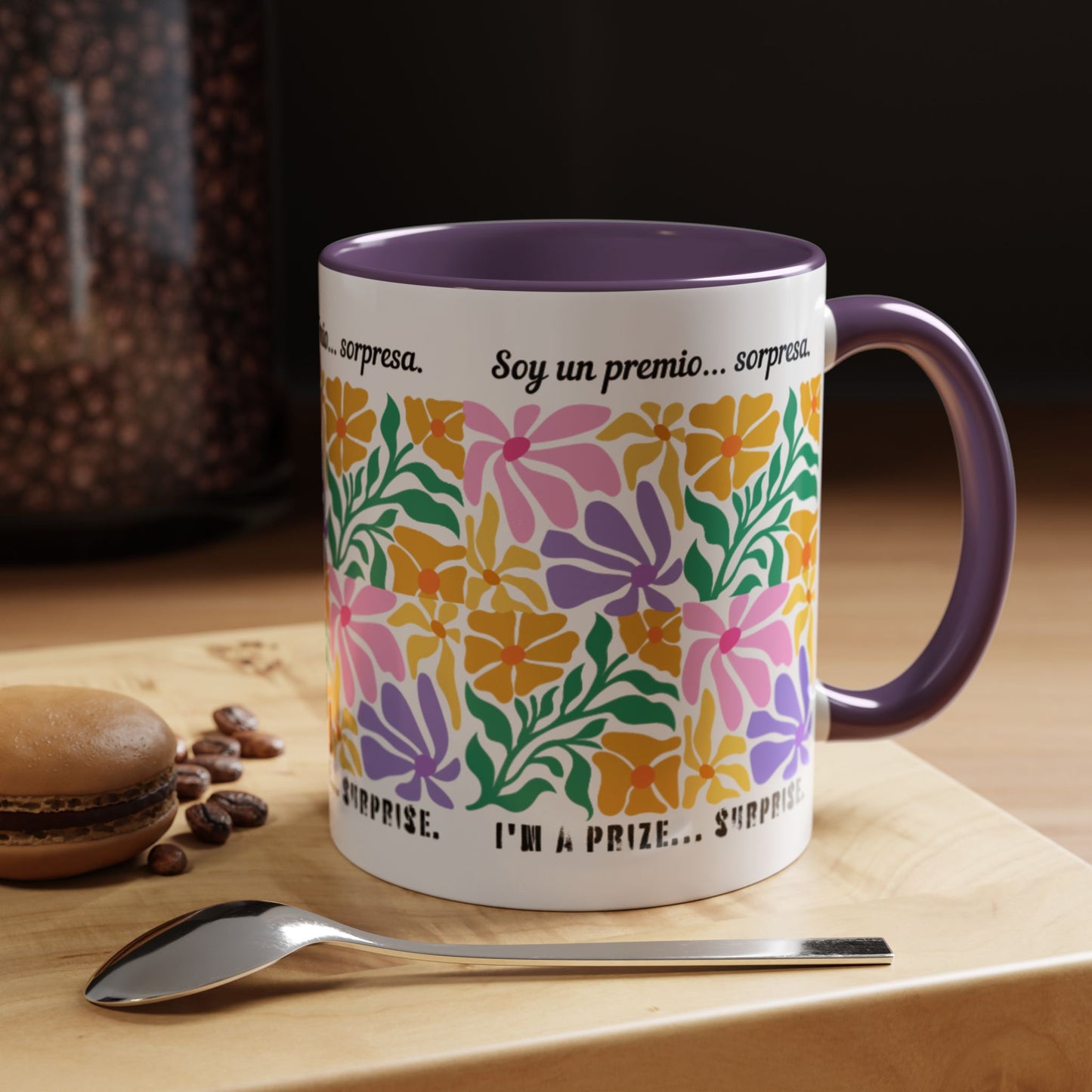 Floral "Soy un premio... sorpresa" Accent Coffee Mug — Colorful Spanish Quote 11/15oz