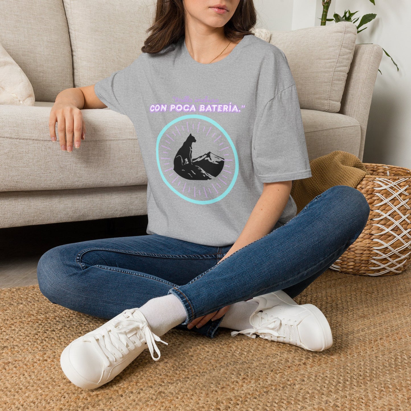 t-shirt Cat Nap Vibes T-Shirt — "Brilla incluso con poca batería" Graphic Tee