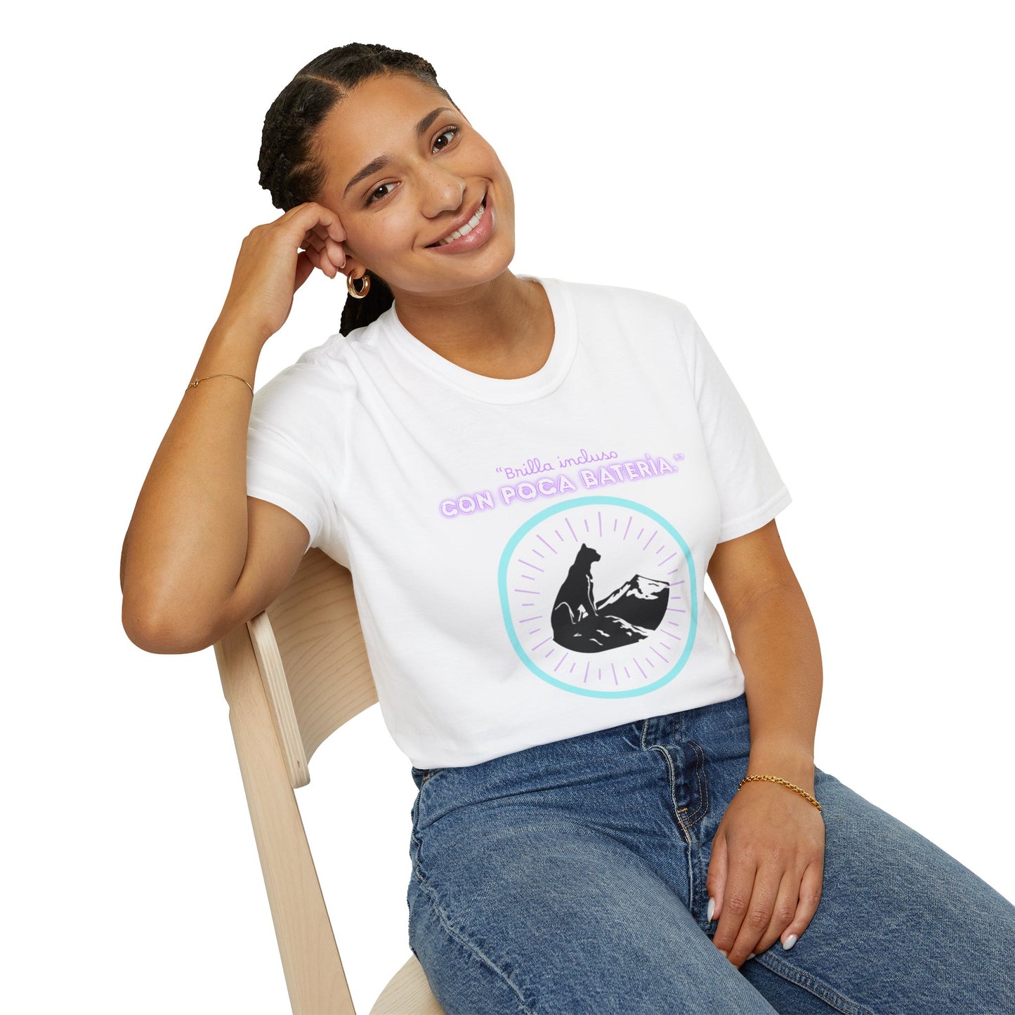 t-shirt Cat Nap Vibes T-Shirt — "Brilla incluso con poca batería" Graphic Tee