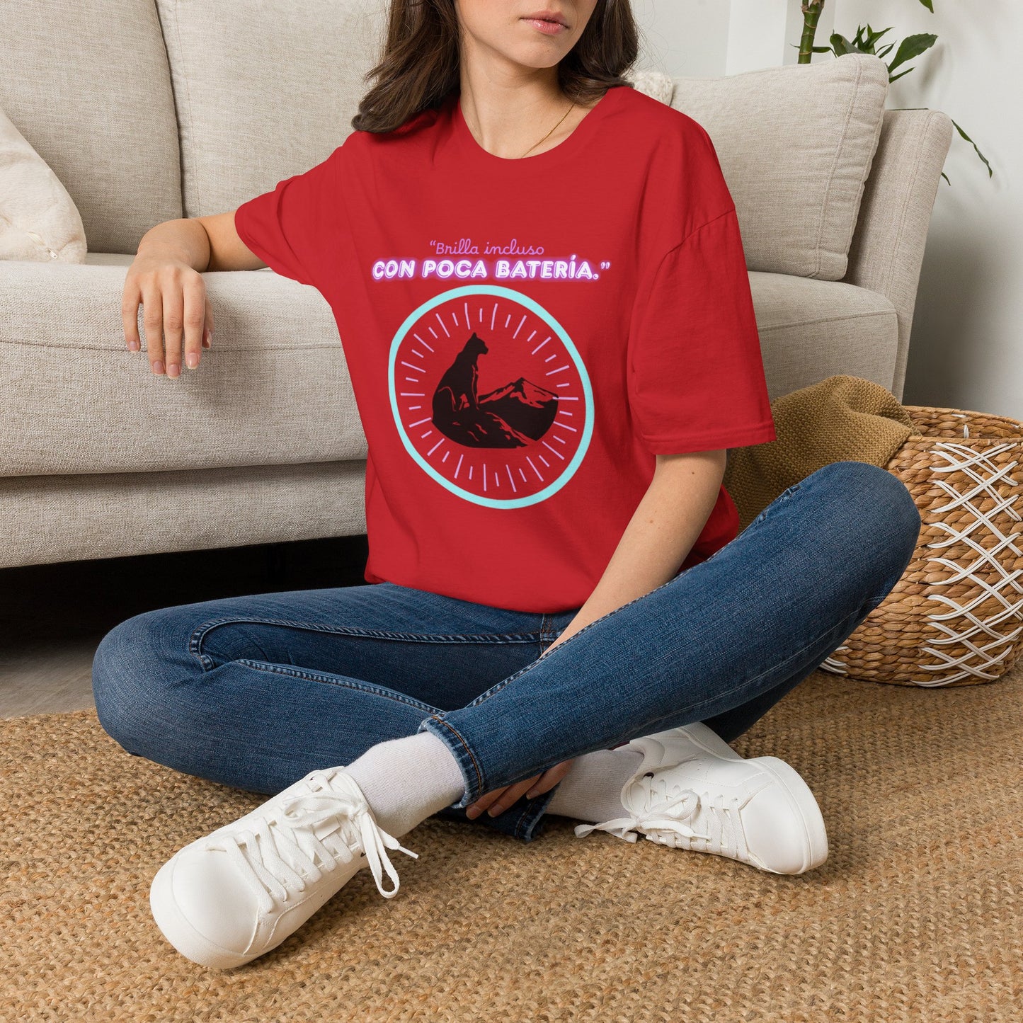 t-shirt Cat Nap Vibes T-Shirt — "Brilla incluso con poca batería" Graphic Tee
