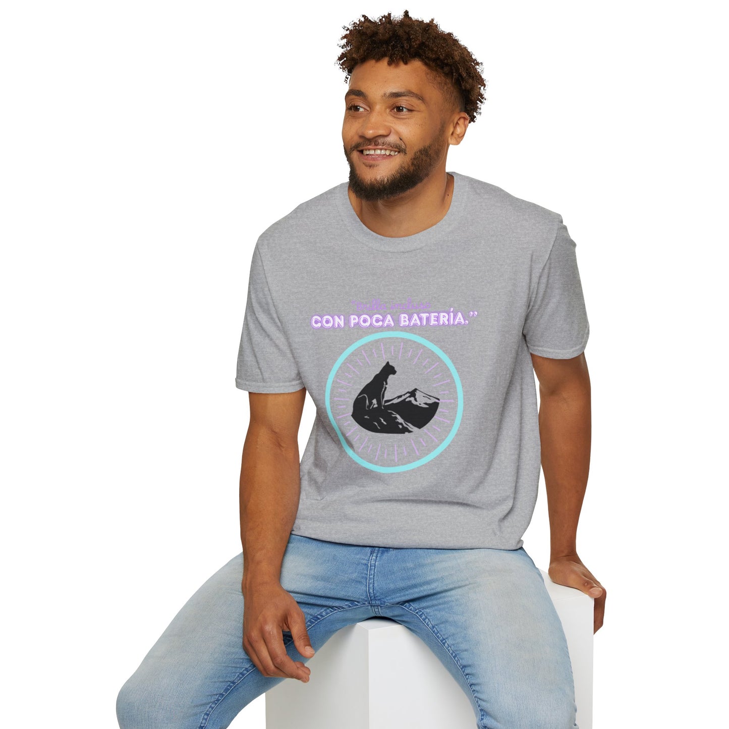 t-shirt Cat Nap Vibes T-Shirt — "Brilla incluso con poca batería" Graphic Tee