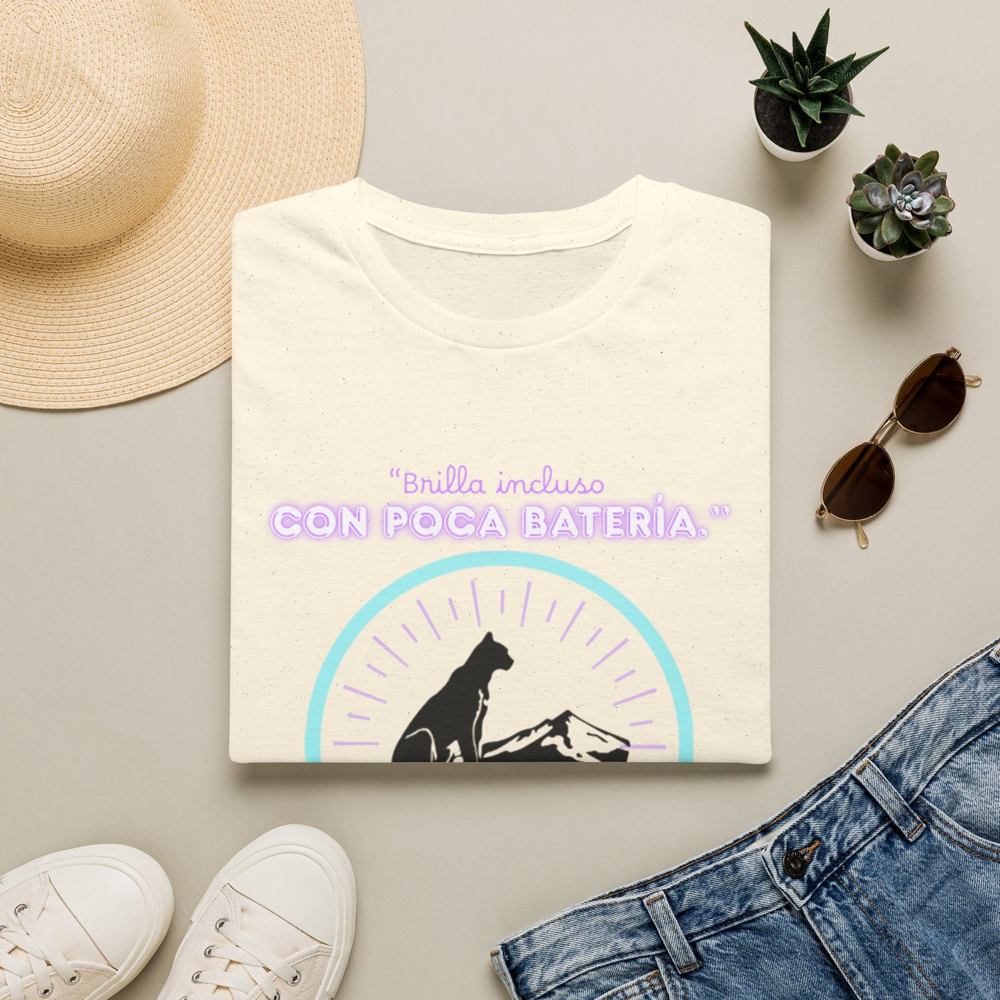 t-shirt Cat Nap Vibes T-Shirt — "Brilla incluso con poca batería" Graphic Tee