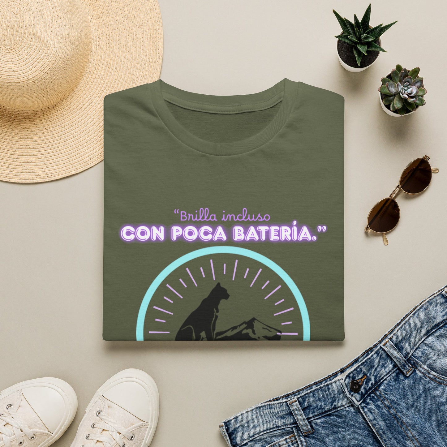 t-shirt Cat Nap Vibes T-Shirt — "Brilla incluso con poca batería" Graphic Tee