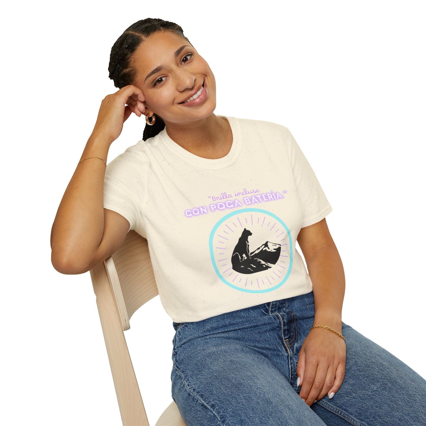 t-shirt Cat Nap Vibes T-Shirt — "Brilla incluso con poca batería" Graphic Tee