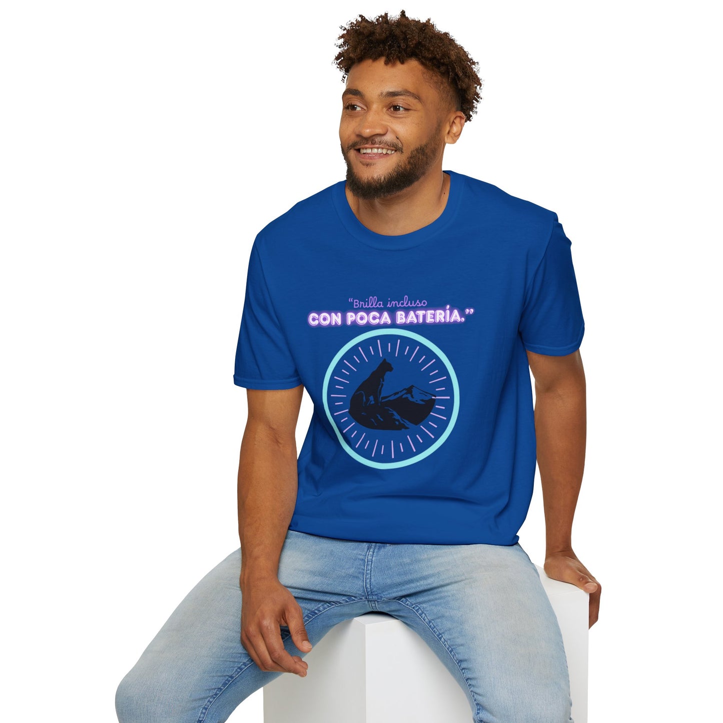 t-shirt Cat Nap Vibes T-Shirt — "Brilla incluso con poca batería" Graphic Tee