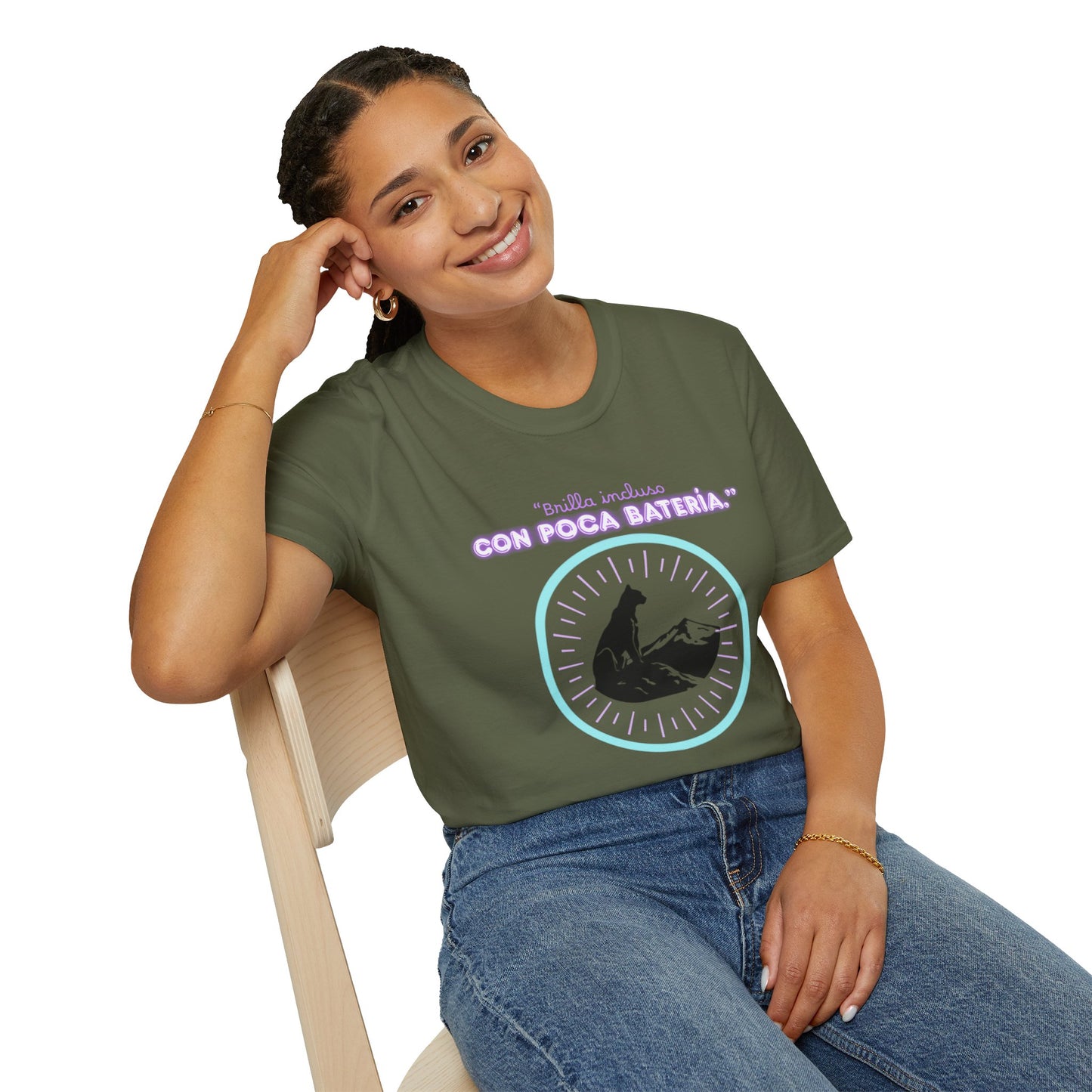 t-shirt Cat Nap Vibes T-Shirt — "Brilla incluso con poca batería" Graphic Tee