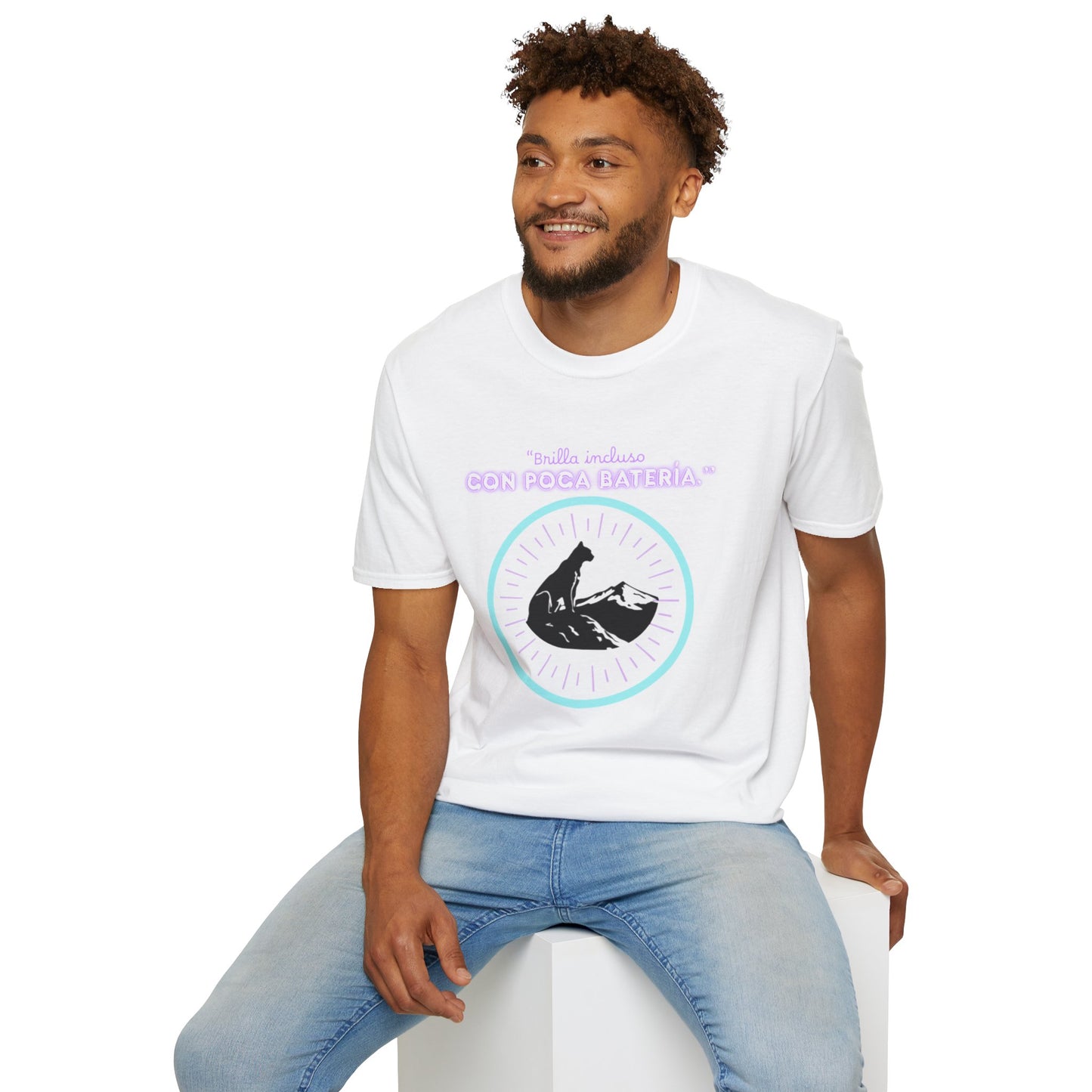t-shirt Cat Nap Vibes T-Shirt — "Brilla incluso con poca batería" Graphic Tee