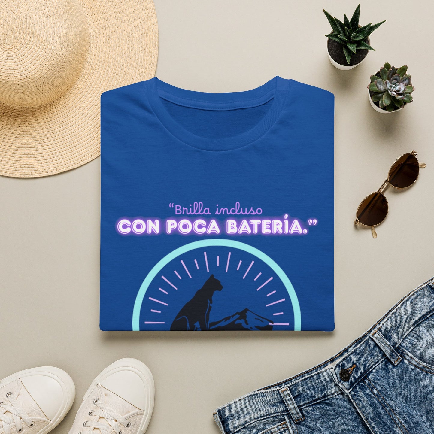 t-shirt Cat Nap Vibes T-Shirt — "Brilla incluso con poca batería" Graphic Tee