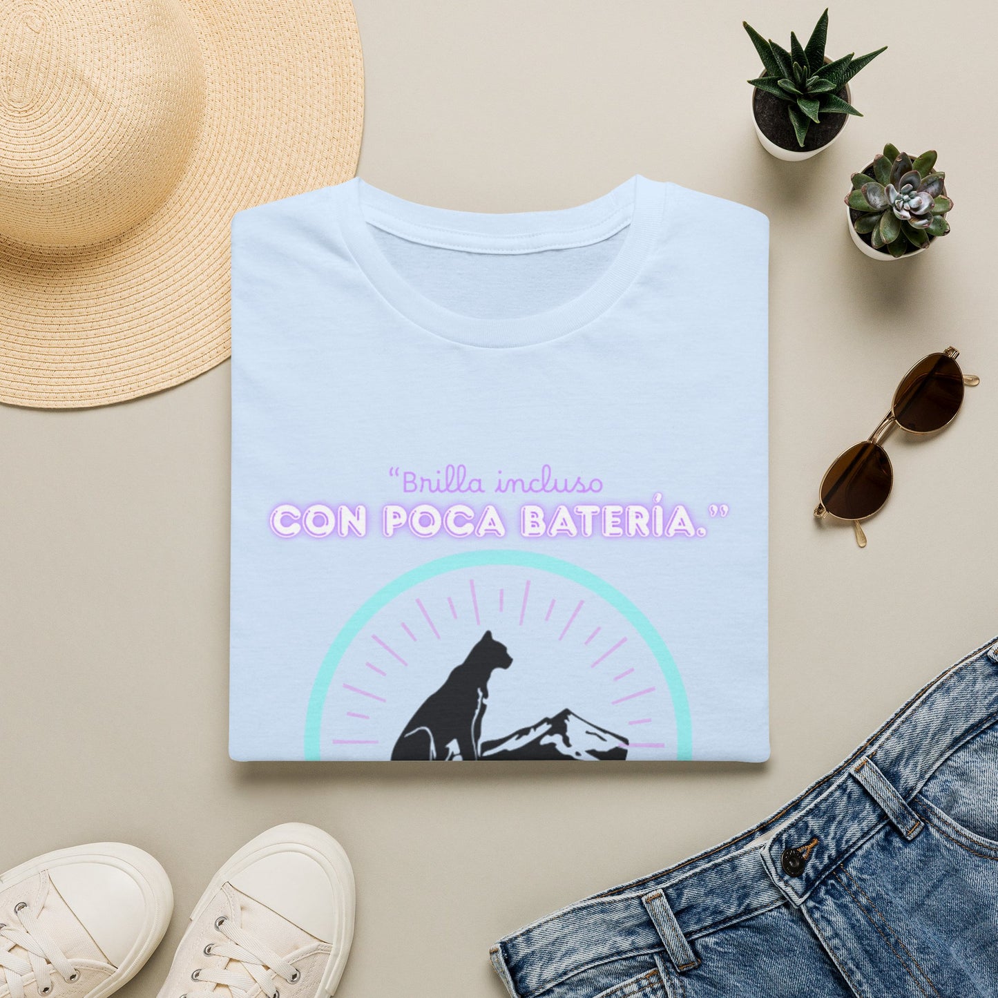 t-shirt Cat Nap Vibes T-Shirt — "Brilla incluso con poca batería" Graphic Tee