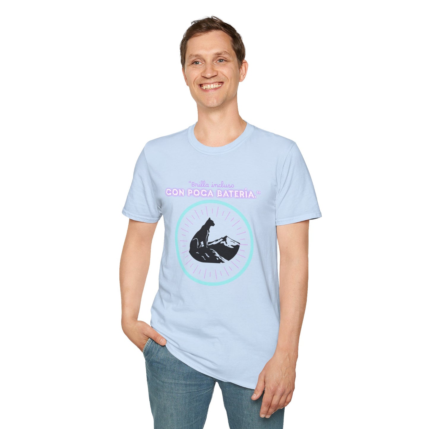 t-shirt Cat Nap Vibes T-Shirt — "Brilla incluso con poca batería" Graphic Tee