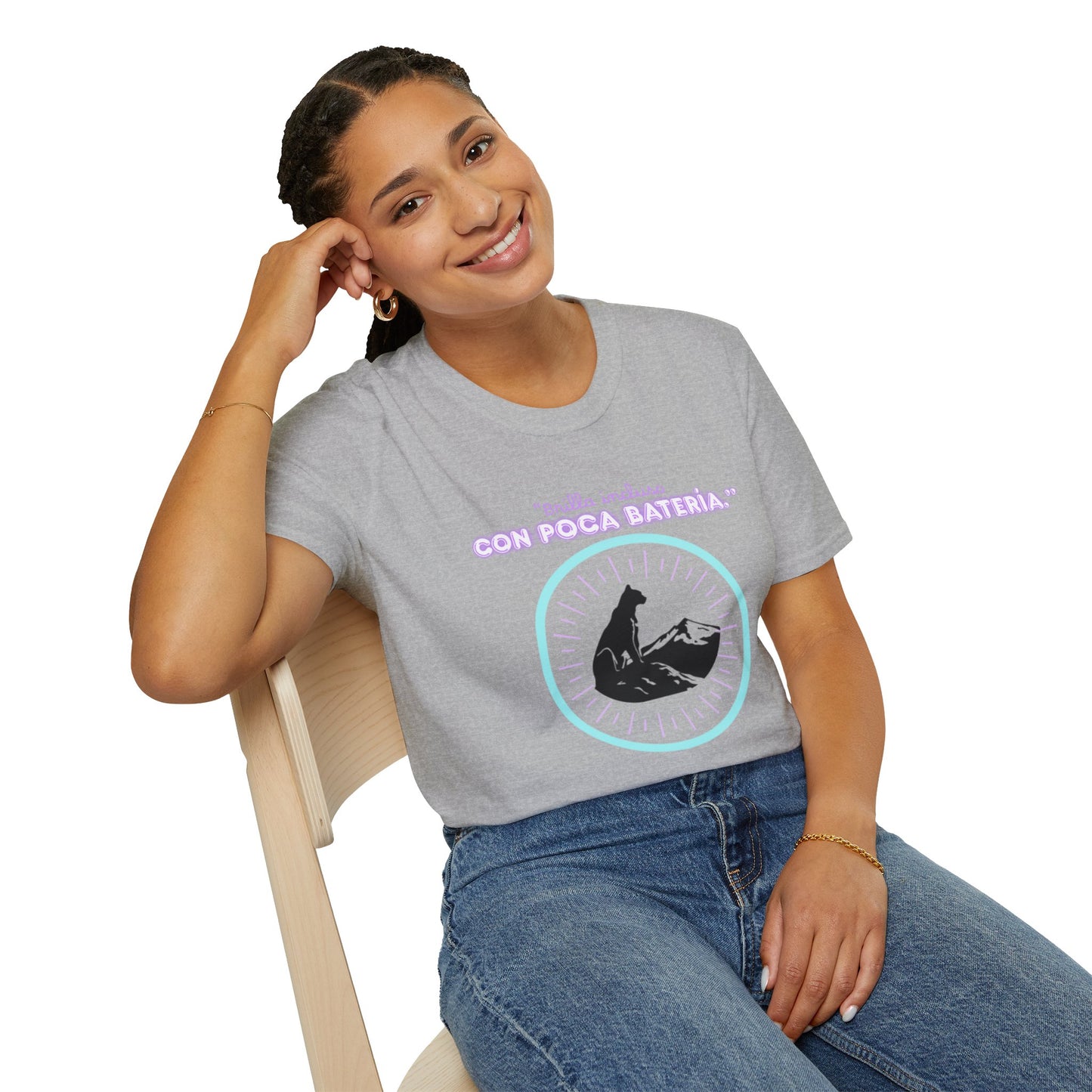 t-shirt Cat Nap Vibes T-Shirt — "Brilla incluso con poca batería" Graphic Tee